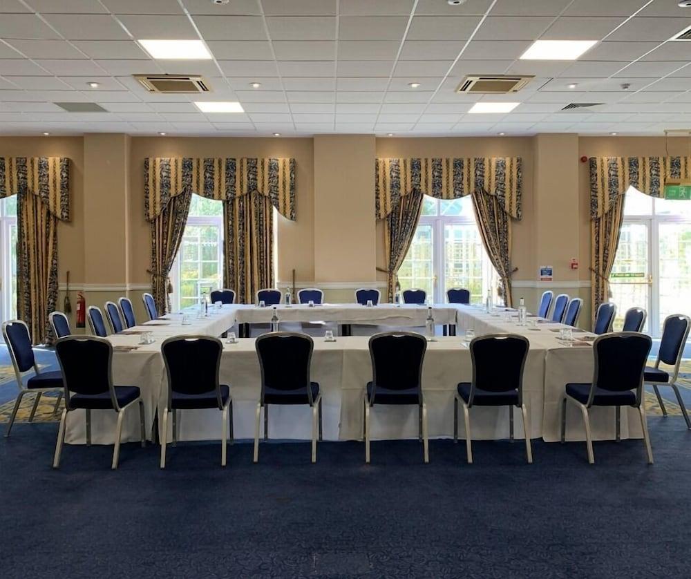 Basingstoke Country Hotel & Spa Hook  Exterior photo